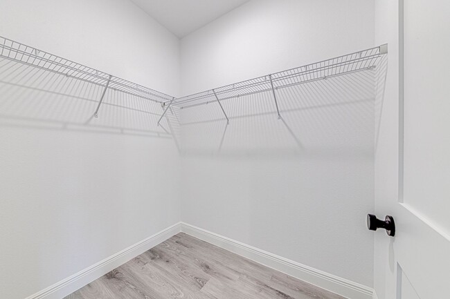 Building Photo - FOR RENT