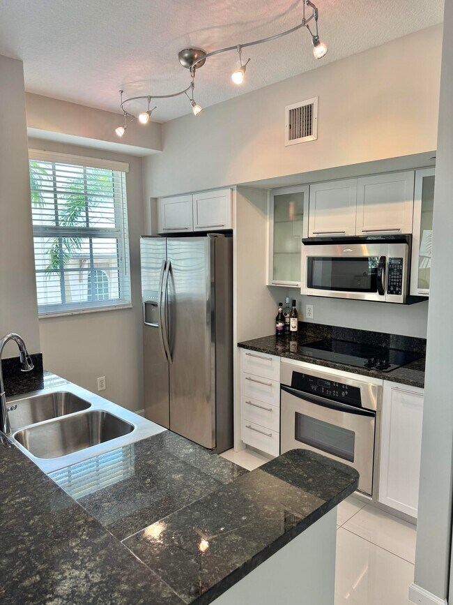 Building Photo - 225 NE 1st St