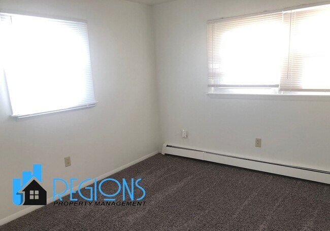 Building Photo - 824 E Washington St