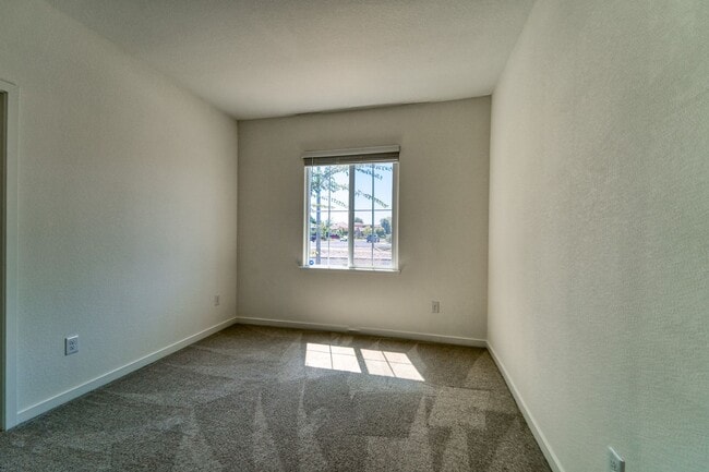 Building Photo - Upgraded Single-Story 3BR/2BA Solar Home o...