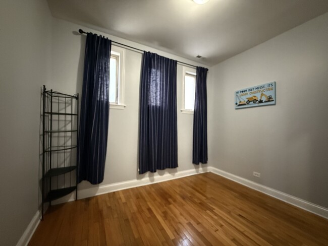Building Photo - 2611 W Rosemont Ave