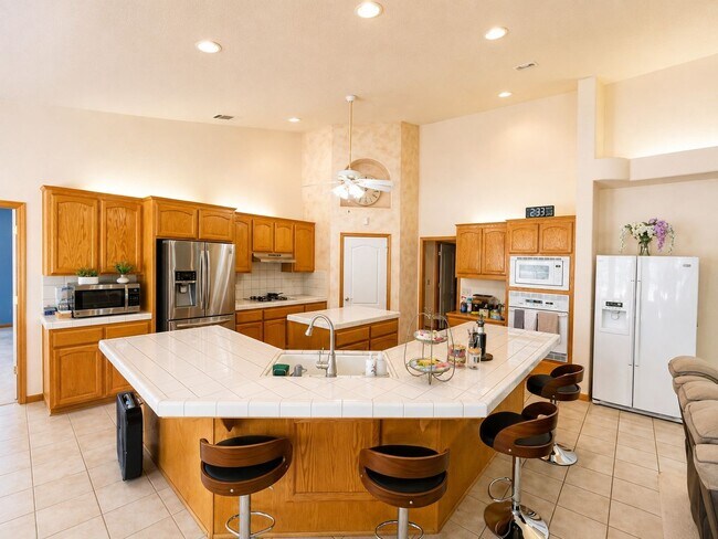 Building Photo - Spacious Apple Valley Home with RV Parking & Desert Views