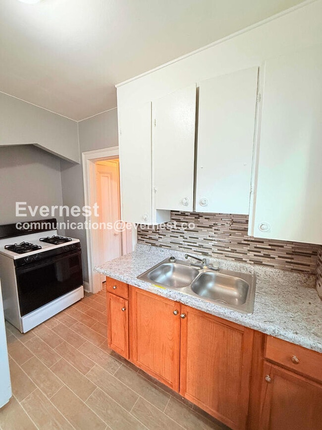 Building Photo - 4066 Tyler St