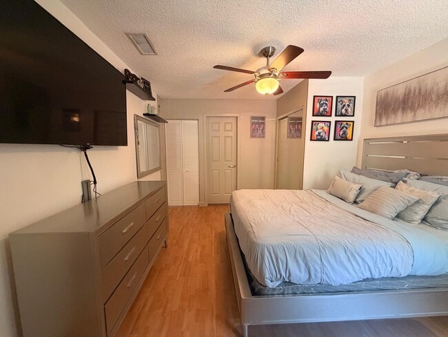 Building Photo - 1902 SW Aladdin St