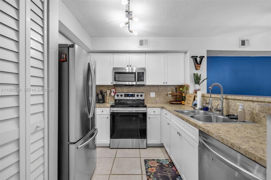 Building Photo - 12178 Saint Andrews Pl