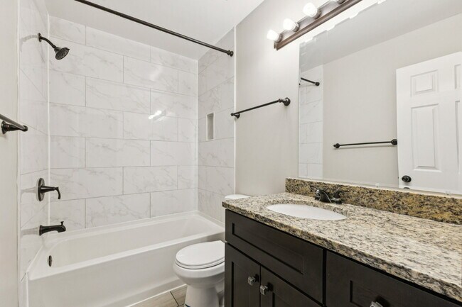 Building Photo - Welcome to this bright and beautifully maintained end-unit townhome in the desirable River Oaks c...