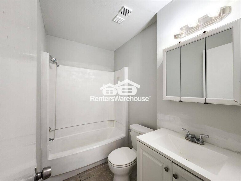Building Photo - 8848 Kempwood Dr