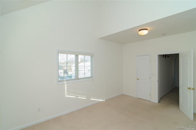 Building Photo - 330 Maple Ave