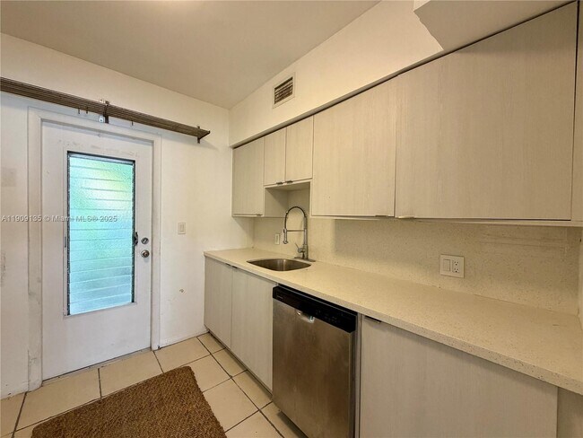 Building Photo - 1135 101st St