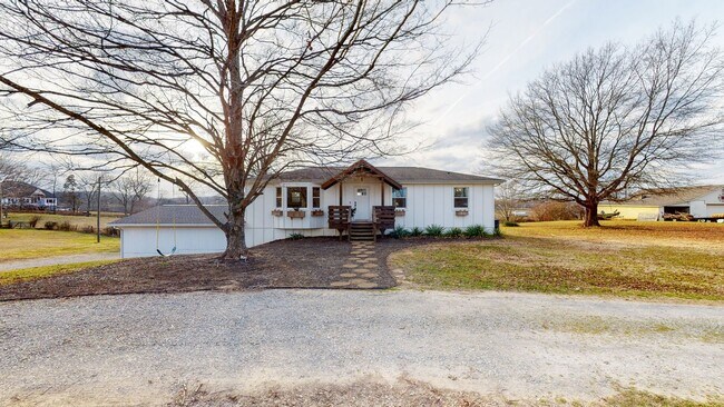 Building Photo - Stunning home situated on over 1 acre in North Thompson’s Station!