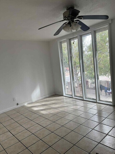 Building Photo - 3371 Brussels St