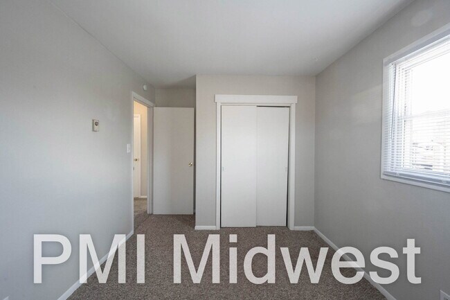 Building Photo - "Charming 2-Bedroom Retreat with 800 Sq. Ft. of Comfort in New Palestine!"