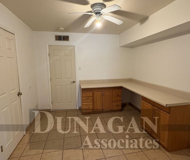 Building Photo - 3 Bedroom - 1 Bath home
