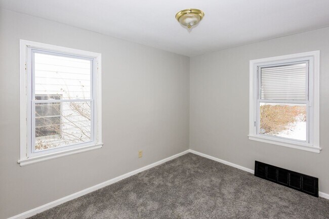 Building Photo - 5048 Claremont Blvd