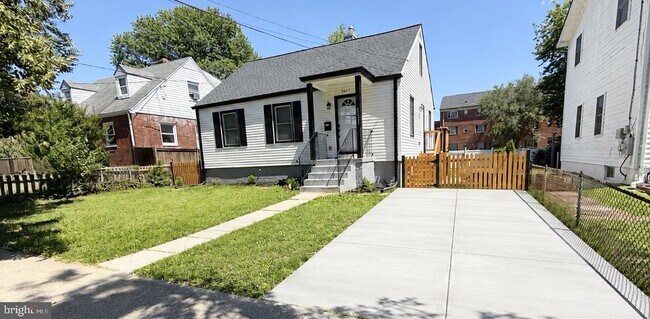 Building Photo - 5633 Jamestown Rd