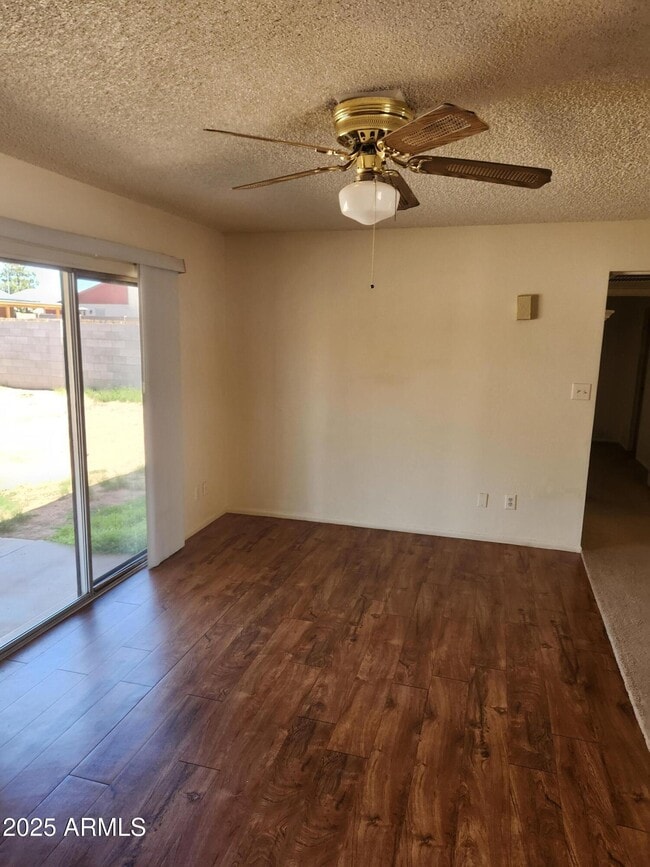 Building Photo - 728 W Bluefield Ave