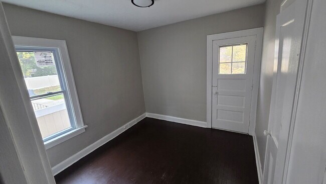 Building Photo - "Large 2 Bedroom Duplex - Down Unit Avail!"