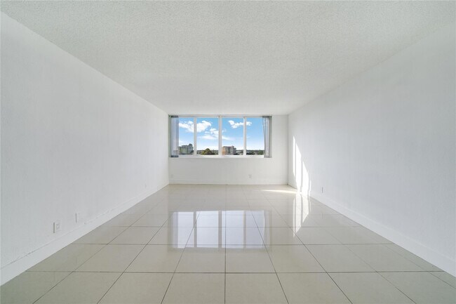 Building Photo - 9001 SW 77th Ave