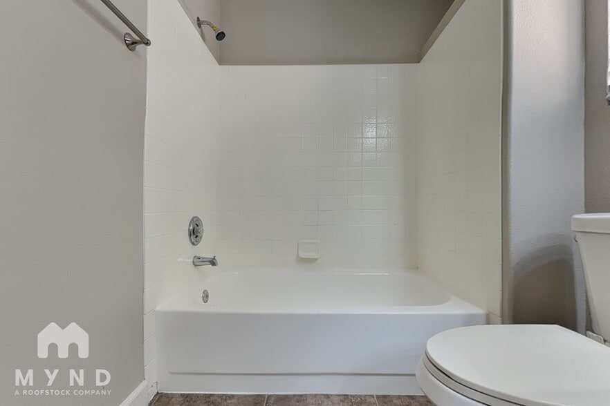 Building Photo - 2241 Goldhill Way