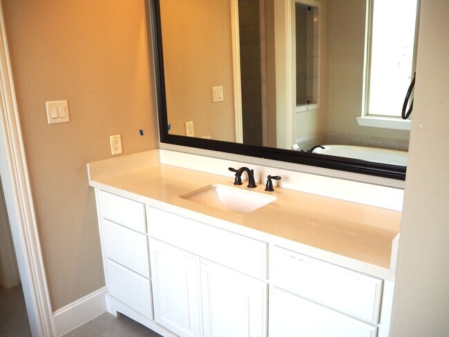 Building Photo - 2007 Greenvine Cir