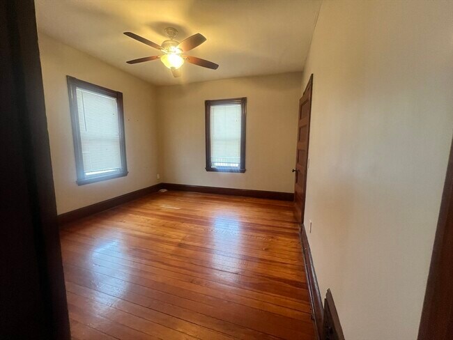 Building Photo - 21 Walnut Ave