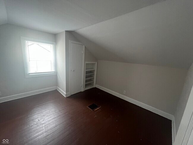 Building Photo - 3915 Hillside Ave