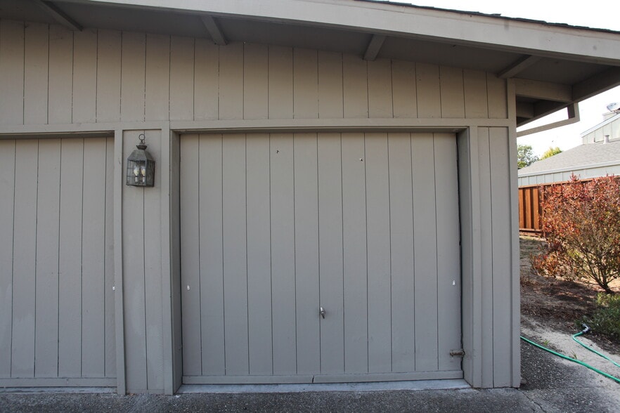 Garage - 1968 Dolphin Dr