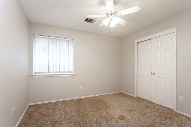 Building Photo - Cozy 3/BR 2/BA One-Level Home with Covered...