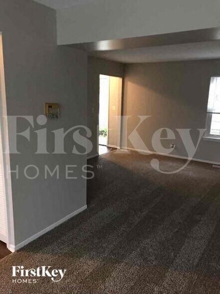 Building Photo - 990 Chelsea Ln