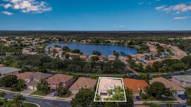 Building Photo - 6313 Paradise Cove