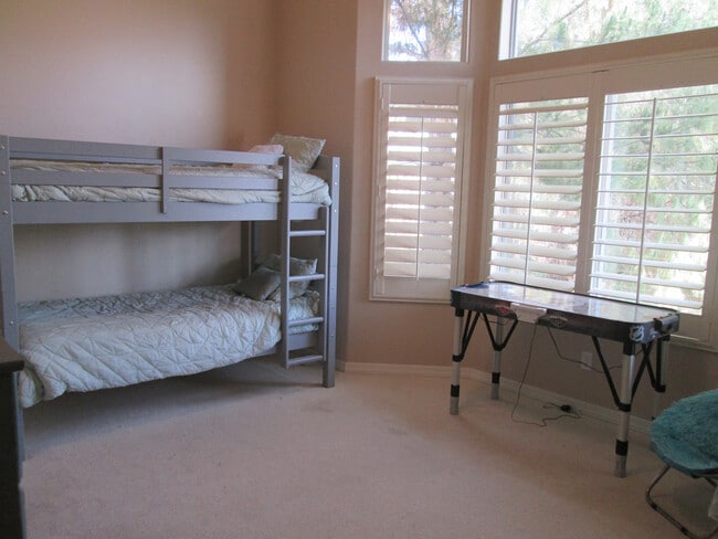 Building Photo - Unfurnished - 1 Year Rental