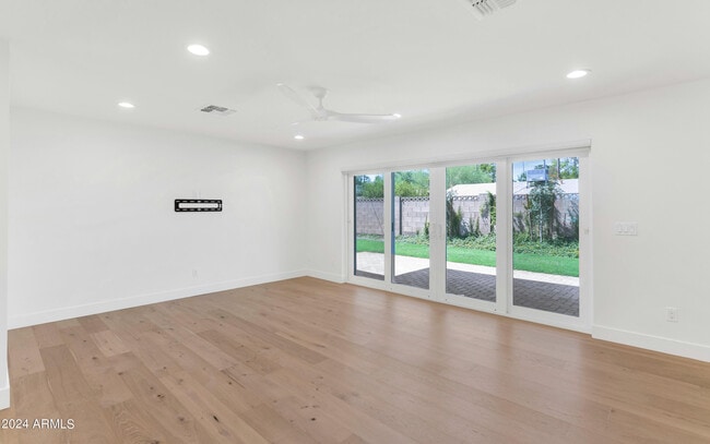 Building Photo - 4154 N 35th Pl