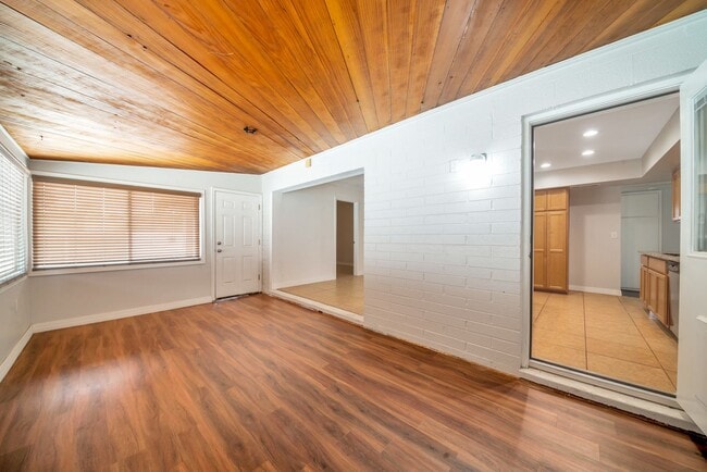 Building Photo - Great 6 Bedroom home near ASU with large BASEMENT