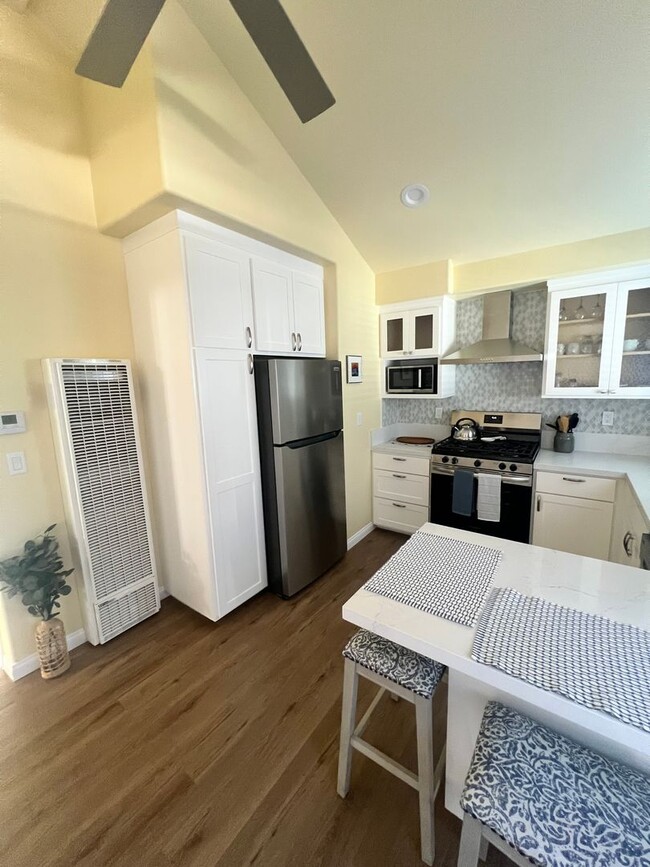 Building Photo - Ventura - Fully furnished one bedroom, one bath month to month rental!