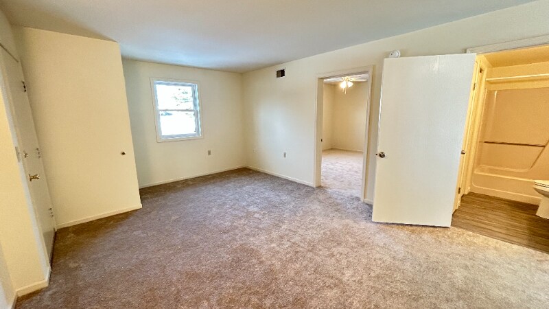 Building Photo - 807 Rainbow Dr