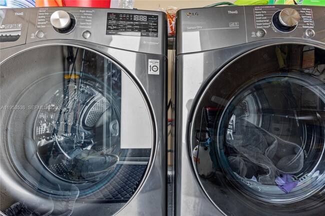 Building Photo - 14950 S Biscayne River Dr