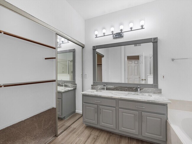 Building Photo - 142 N Magnolia Pond Pl