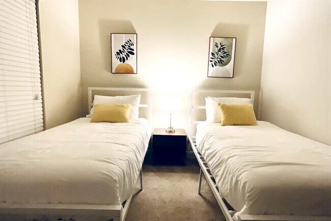 Building Photo - 1610 Windridge Dr