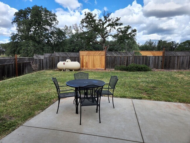 Building Photo - Great 3 Bedroom 2 Bath Home located in Smartsville