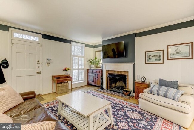 Building Photo - 145 W Hill St