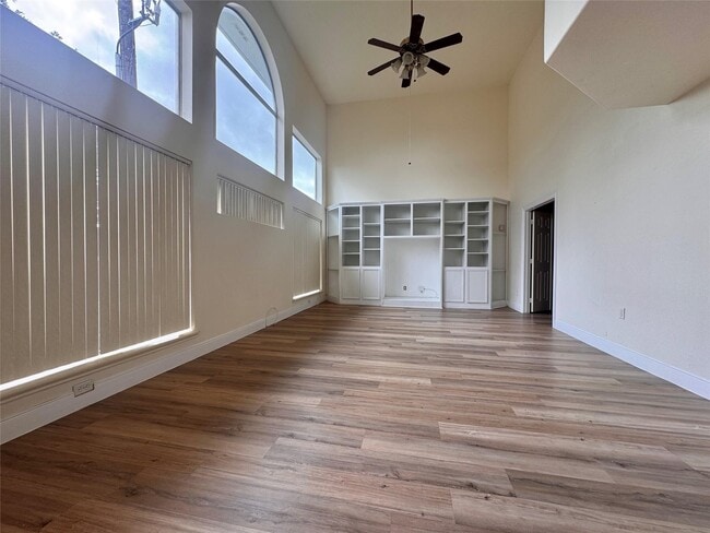 Building Photo - 8530 Regalbrook Dr