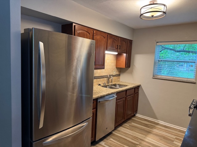 Large galley kitchen - 520 Mariedale Dr