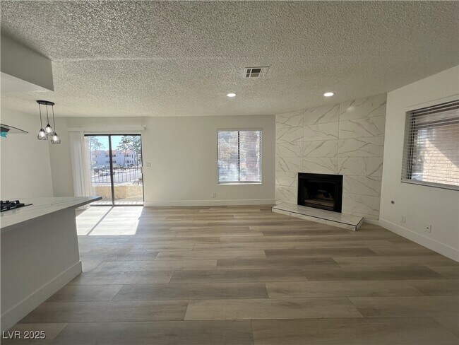 Building Photo - 1498 Tamareno Cir