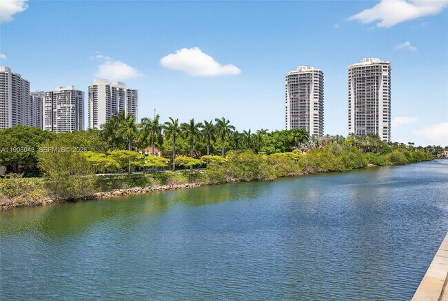 Building Photo - 3675 N Country Club Dr