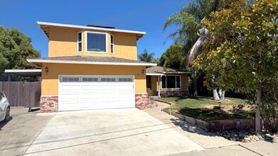 Building Photo - Beautiful Updated 4-Bedroom Martinez Home with Hardwood Floors,  Backyard & Gardener Included