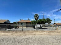 Building Photo - Updated Corner Lot Home – 2bd/2ba
