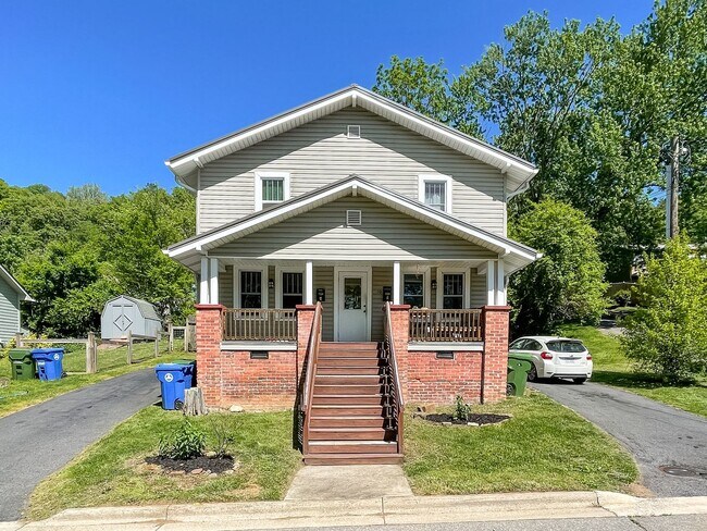 Building Photo - 10 Latta St