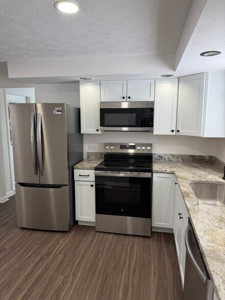 Building Photo - 813 Rockhill Ave