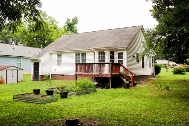 Building Photo - 624 E Pine Ave