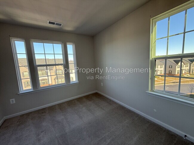 Building Photo - 1100 Rampart Dr